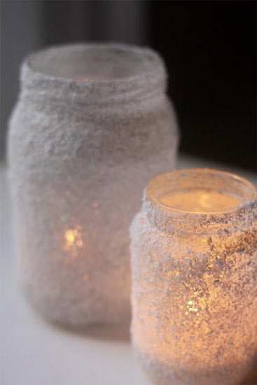 空き瓶で作るキャンドルホルダー 真っ白な雪景色に光るキャンドルの明かりで暖かさ倍増 Izilook