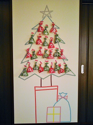 マステで壁をデコっちゃえ クリスマスツリーの7つのアイデアご紹介 Izilook