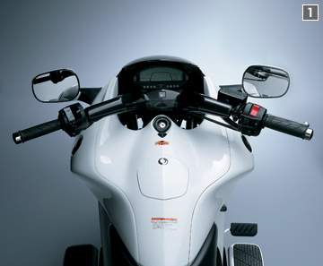 やっぱりイケてる バイク用ミラーはホワイトで決まり Izilook やっぱりイケてる バイク用ミラーはホワイトで決まり Izilook